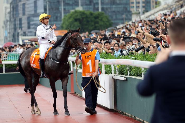 2024年香港今晚特馬開什么134,關于香港今晚特馬開什么的問題，我無法提供準確的信息。彩票的開獎結果是隨機的，沒有任何規律可循，也不存在預測的可能性。因此，請不要將彩票視為一種可靠的賺錢方式，而是將其視為一種娛樂方式。如果您對彩票感興趣，建議您理性對待，不要過度沉迷其中。同時，請注意遵守當地的法律法規和社會道德規范，不要參與任何非法賭博活動。